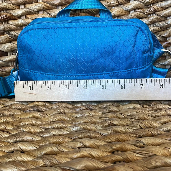Athleta Excursion Mini Belt Bag Crossbody Fanny Pack Turquoise NWT - Picture 8 of 10